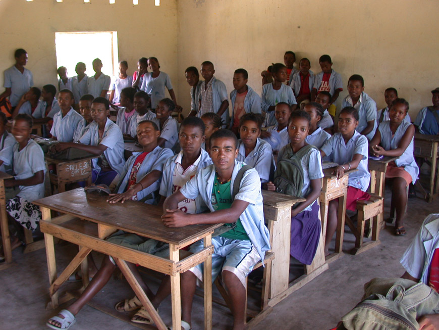 Une classe du CEG à Mahambo