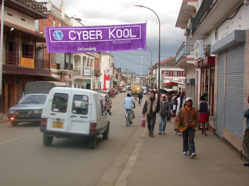 Cyber-café