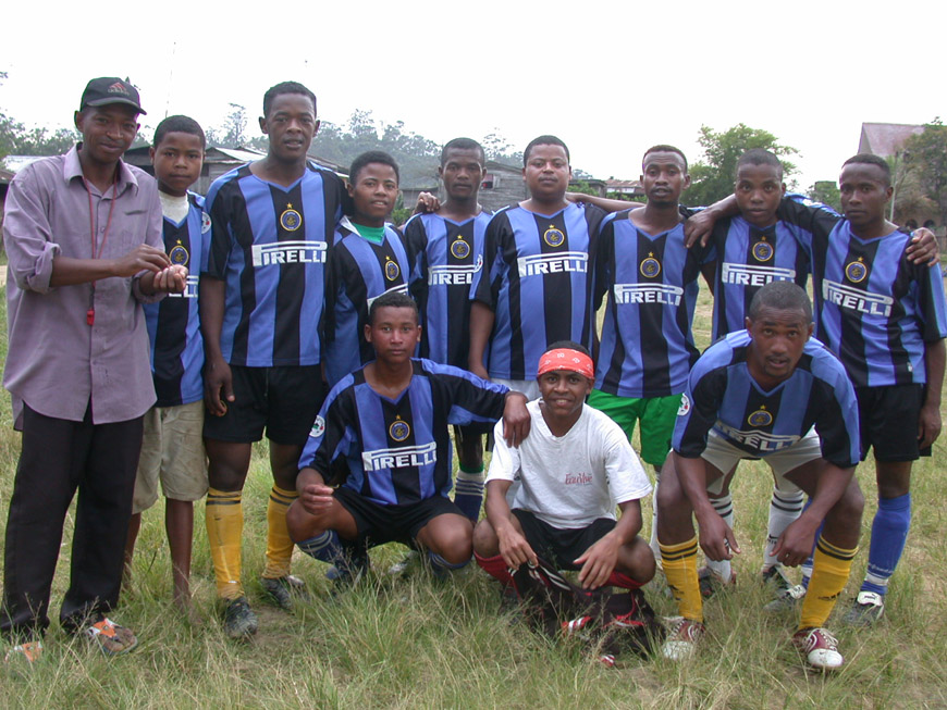 L'équipe de foot d'Andasibe