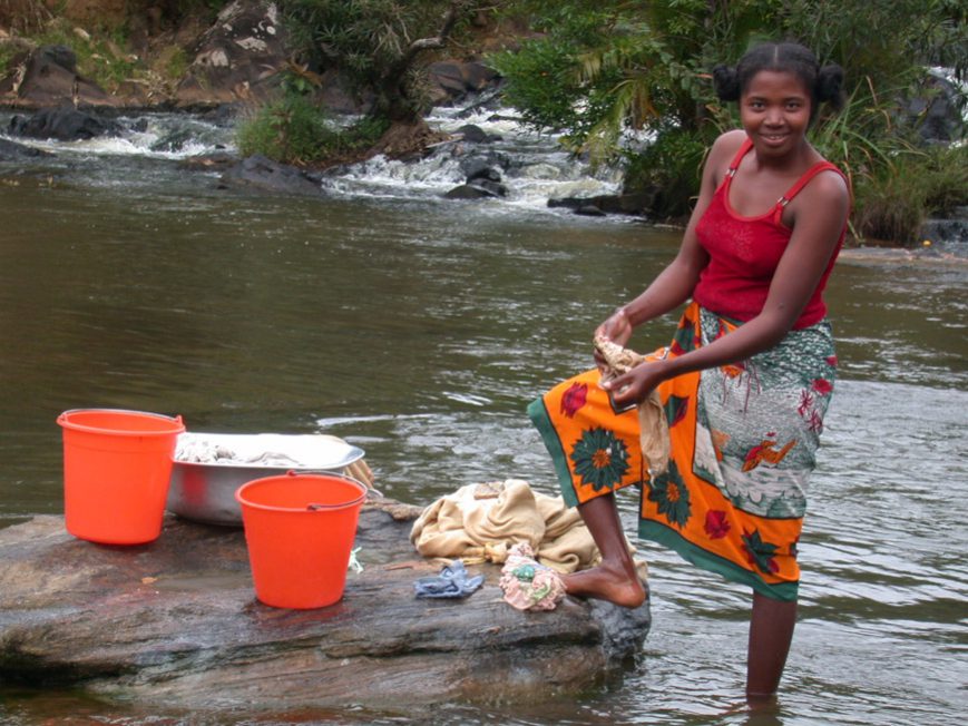 Lessive à la rivière