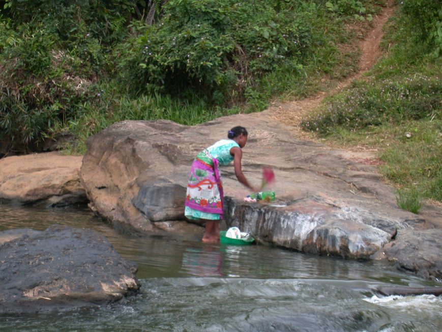 Femme à la rivière