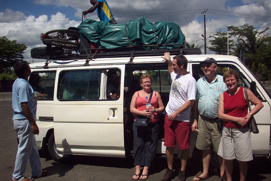 Un taxi-brousse de Tamatave à Mahambo